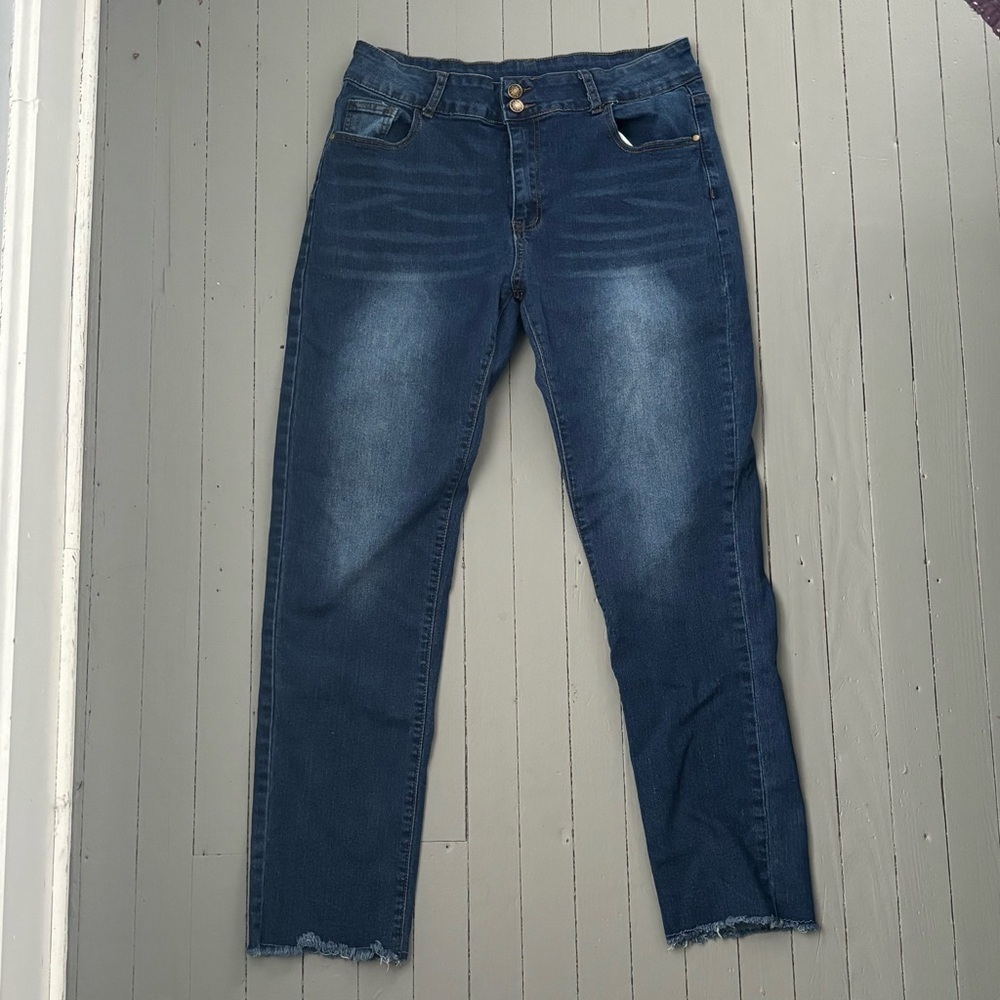 Denim Jeans-High Waisted, Straight Leg Women’s XL. Raw Hem. Distressed Pockets